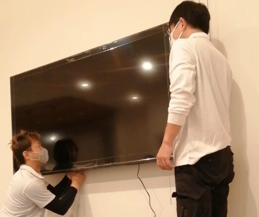 壁掛けテレビ