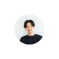 喜ぶ男性